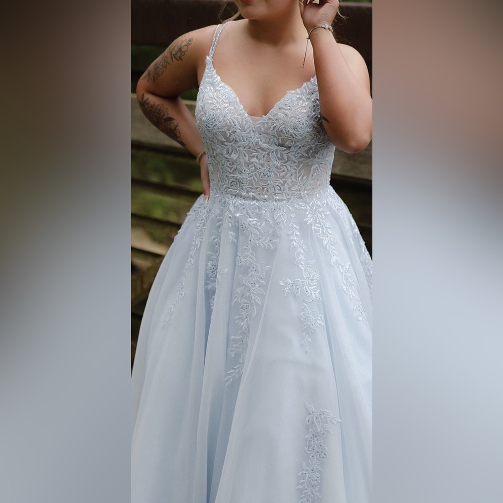Ellie Wilde prom dress - Picture 6 of 6